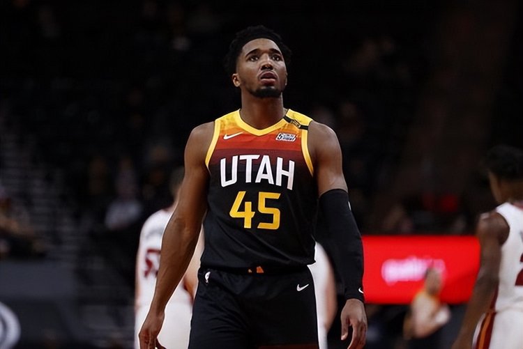 球迷们也因 球迷们也因